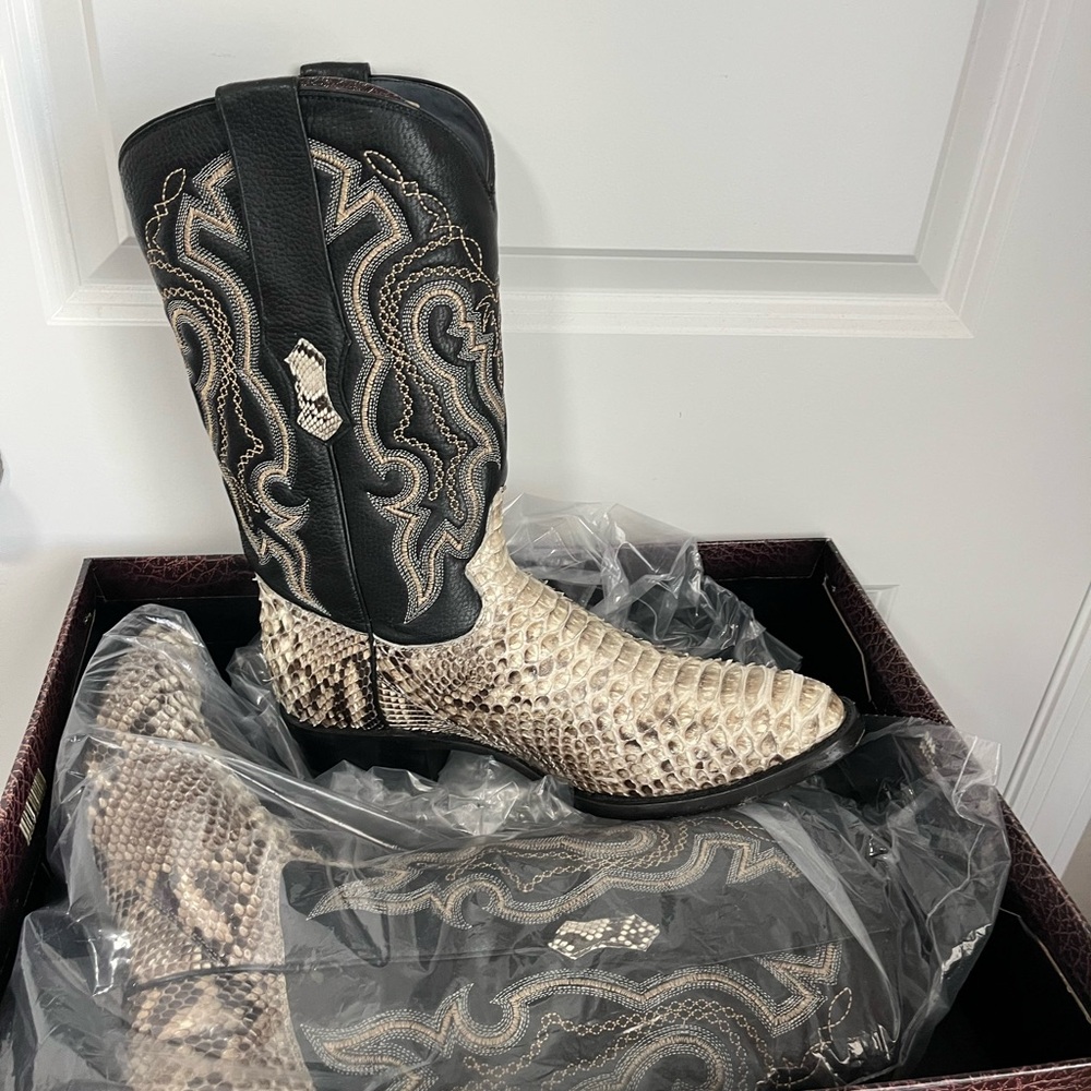 Black and Tan Snake Skin boots - Picture 2 of 9